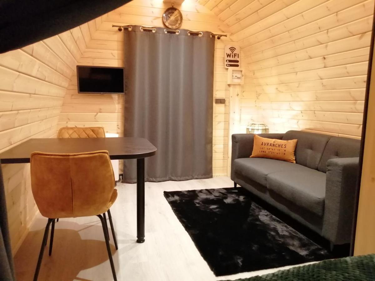 Le Domaine De Pivette Chambre Climatisee Et Insolite Avec Terrasse Privative Avranches Bagian luar foto