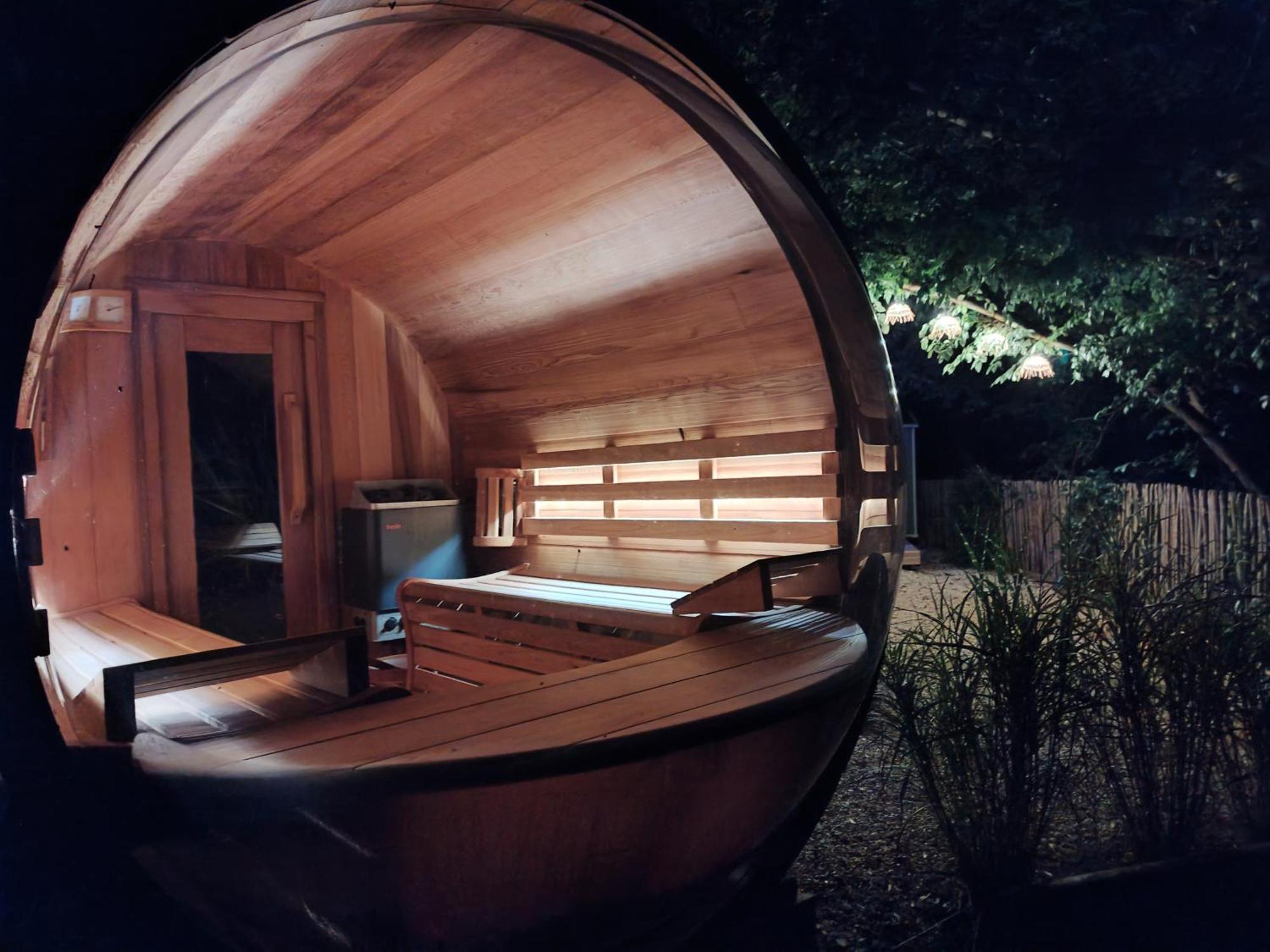 Le Domaine De Pivette Chambre Climatisee Et Insolite Avec Terrasse Privative Avranches Ruang foto